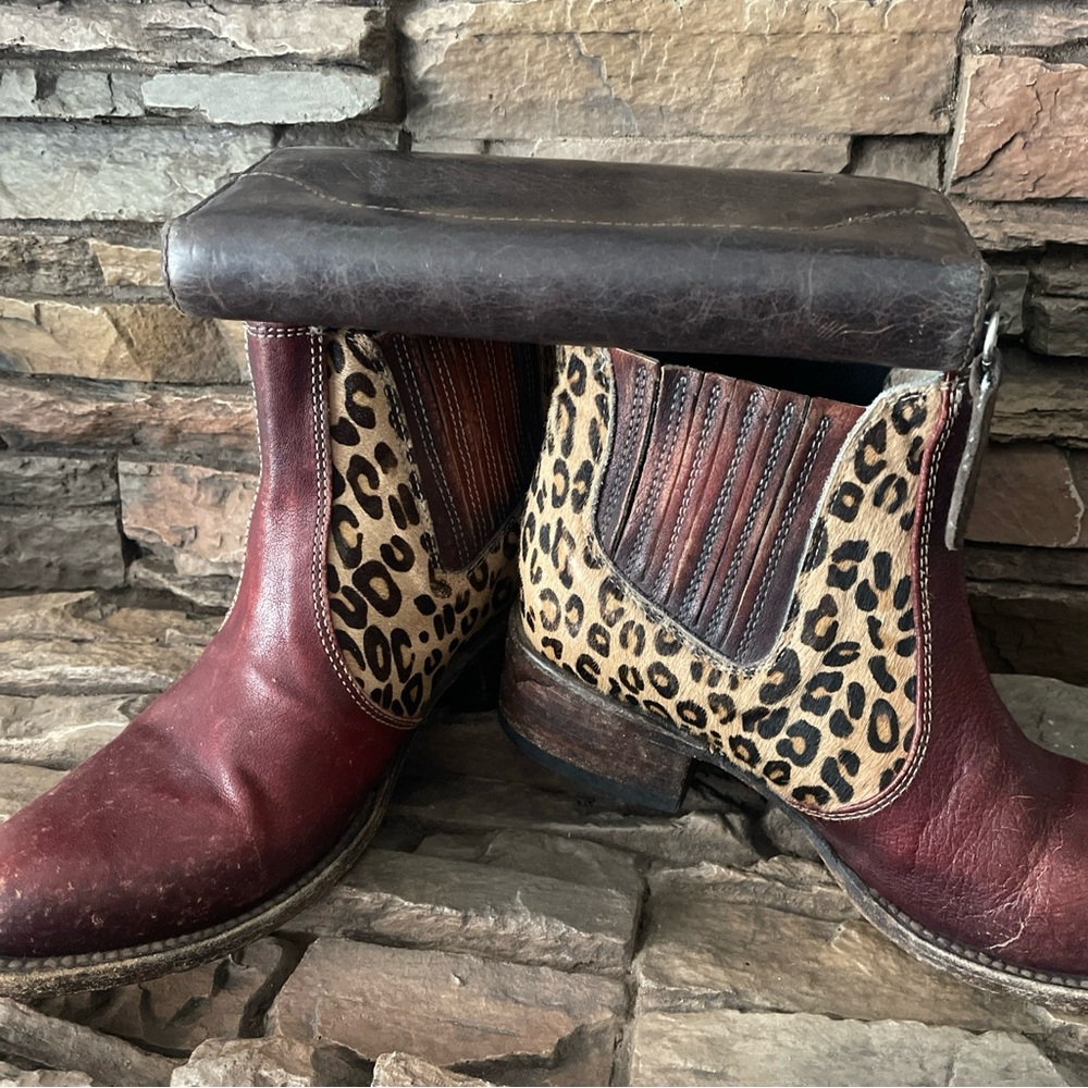 Frye Melissa Zip Around Wallet Distressed Leather -Dark Brown- $158 - Picture 4 of 15